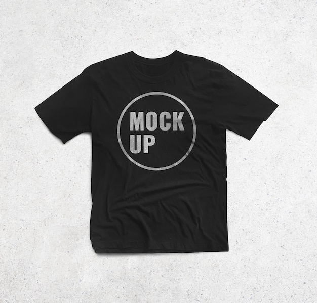 T-shirt op cementvloer mockup