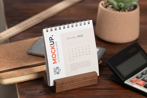 PSD display da tavolo con mockup del calendario nella vita reale