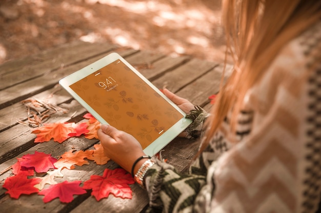 PSD tablet mockup with autumn concept