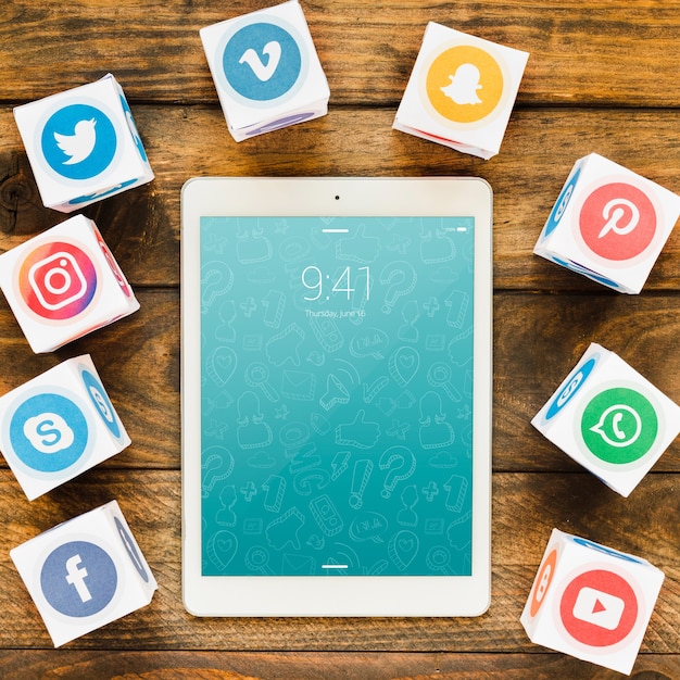 PSD tablet mockup with social media concept