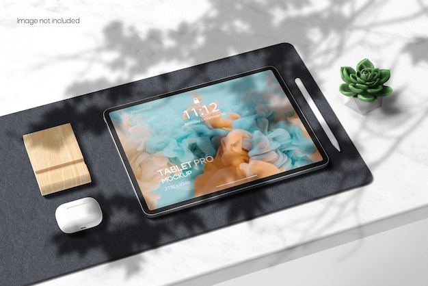 PSD tablet pro mockup op tafel