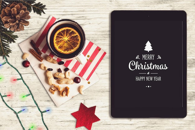 PSD tablet scherm mockup met kerst ontwerp
