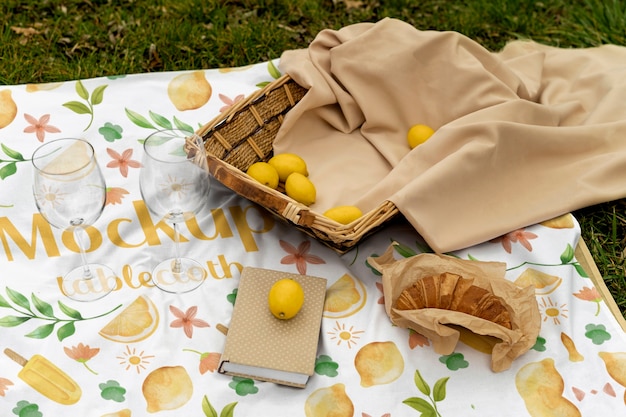 Tafelkleed textiel gebruikt voor picknick op de grond