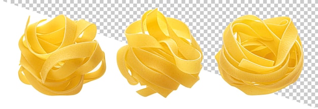 Tagliatelle pasta fettuccine geïsoleerd op witte achtergrond