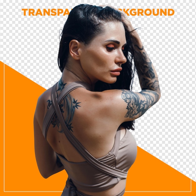 Tatuowana brunetka pozująca na zdjęcie z ręką w włosach na przezroczystym tle