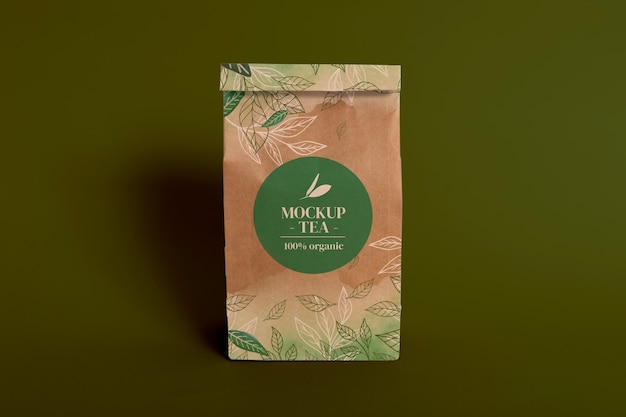 紙袋に入ったお茶の包装のモックアップ
