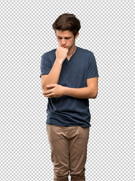 疑問を持っている10代の男