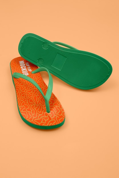 Teenslippers in studio hoge hoek