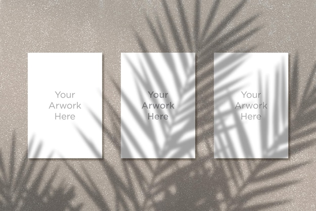 葉の影と 3 つの A4 用紙のモックアップ