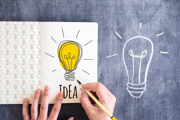 Tips concept met papier gevouwen in het midden