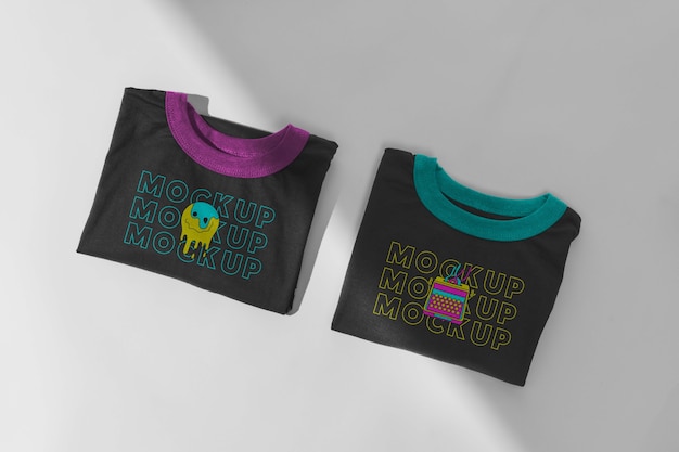 トップビューの黒のTシャツの品揃え