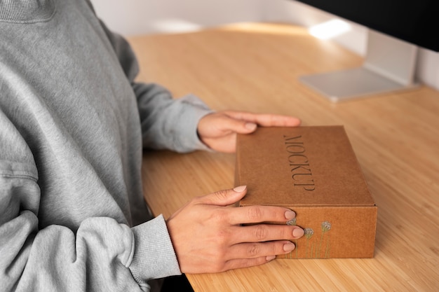 Vista dall'alto sul design del mockup di unboxing della scatola