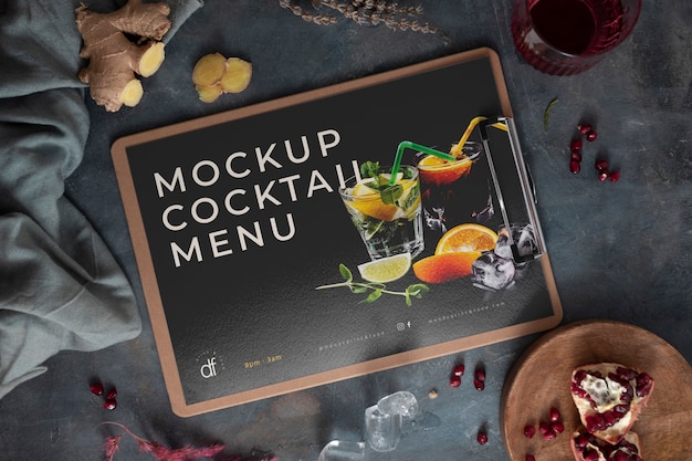 Vista dall'alto sul design del mockup del volantino per cocktail