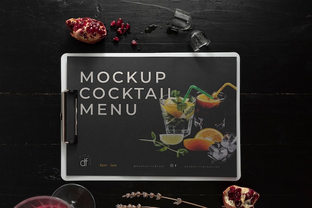 PSD vista dall'alto sul design del mockup del volantino per cocktail