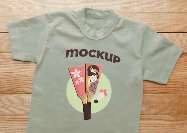 Composizione mock-up di t-shirt giapponese vista dall'alto