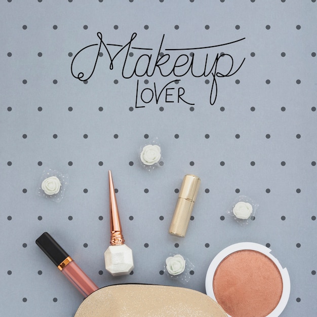 PSD vista dall'alto del concetto di make-up mock-up