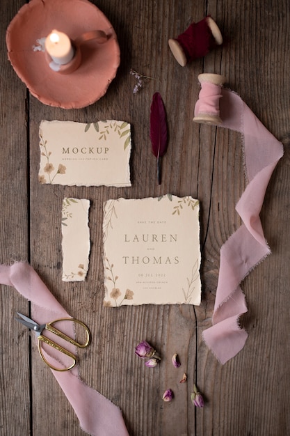 PSD top view of mock-up rustic paper wedding invitation with leaves and flowers