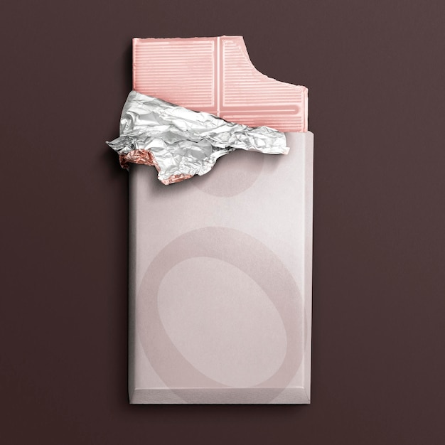 Вид сверху на макет упаковки розового шоколада