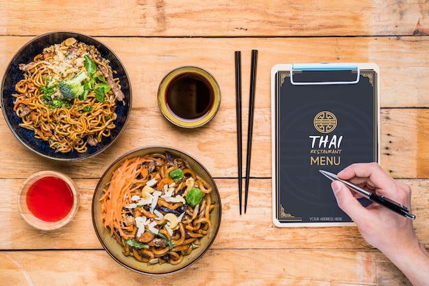 タイ料理コンセプトモックアップのトップビュー