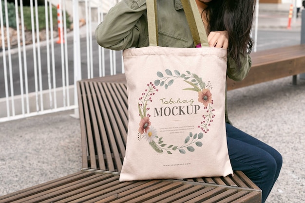 PSD design mockup borsa tote all'esterno