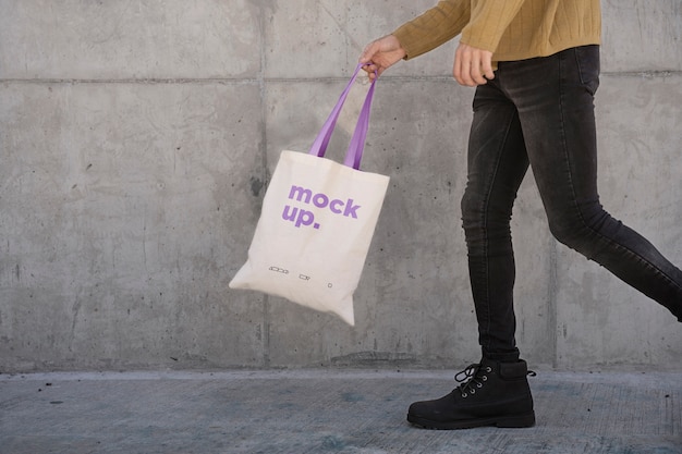 PSD mockup di borsa tote all'esterno