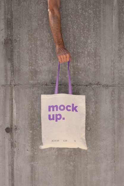 Mockup di borsa tote all'esterno