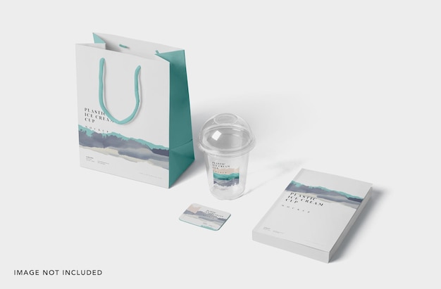 Mockup di branding della tazza trasparente con sacchetto di carta