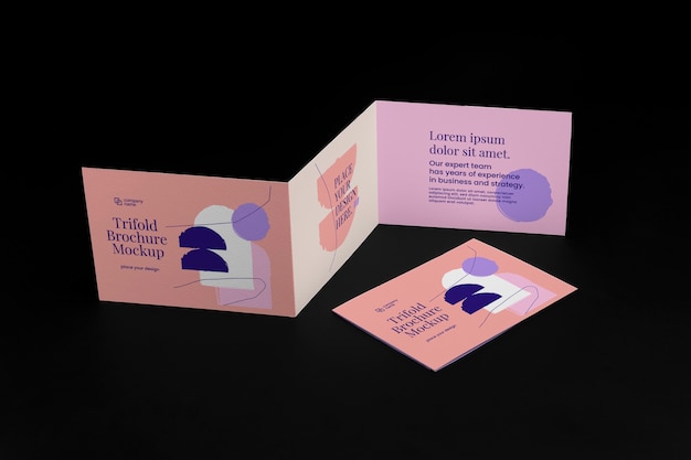 PSD mockup di progettazione brochure a tre ante