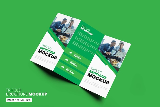 Mockup di brochure a tre ante con sfondo verde