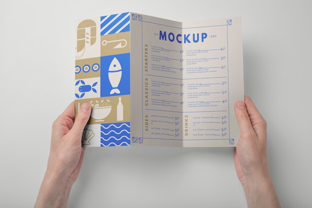 Design mockup verticale a tre ante