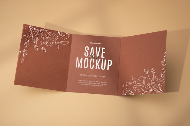 Mockup di inviti di nozze a tre ante