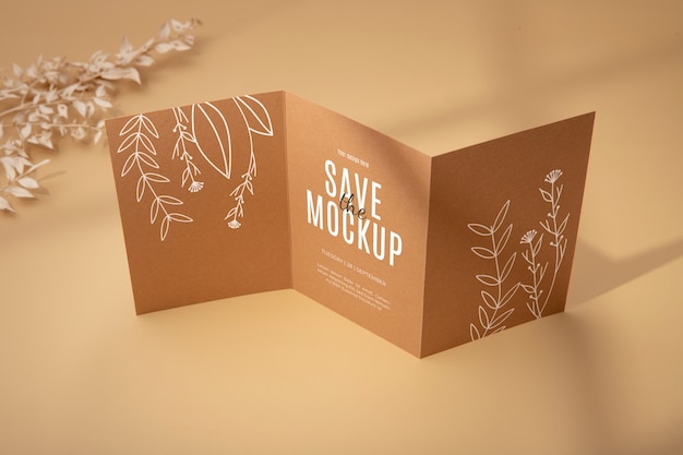 Mockup di inviti di nozze a tre ante