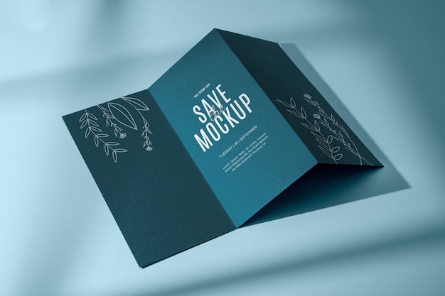 Mockup di inviti di nozze a tre ante