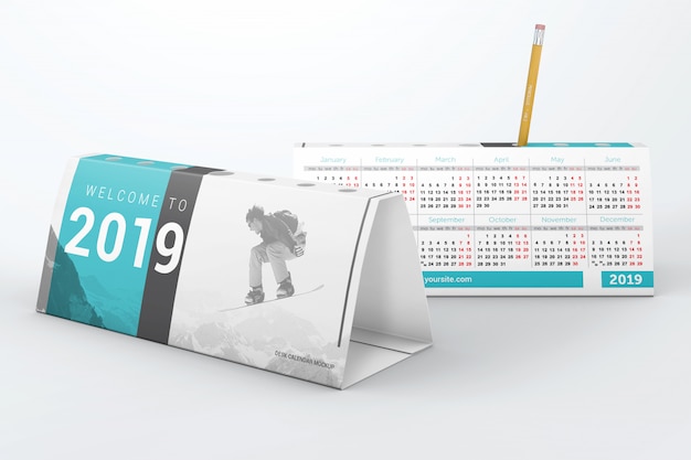 Twee bureaukalenders met mockup voor pennenhouders
