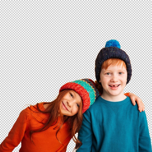 Twee gelukkige kleine kinderen met warme hoeden.