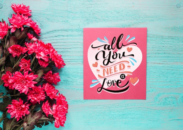 PSD mockup di carta di san valentino con fiori