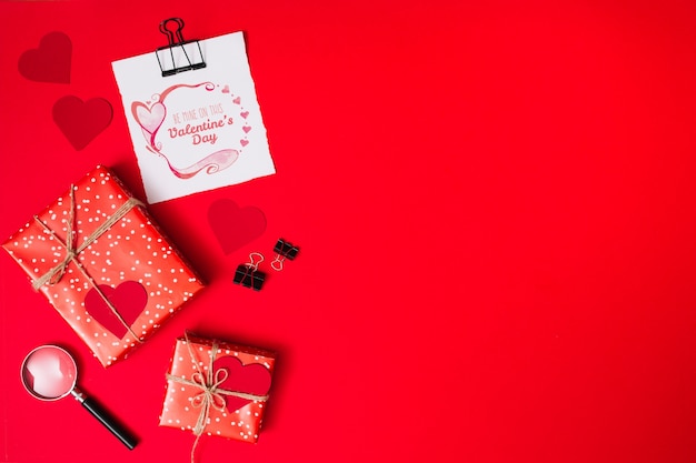 PSD mockup di carta di san valentino con composizione decorativa