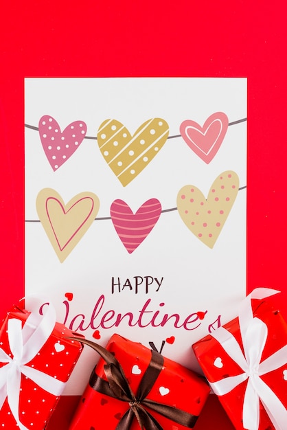 PSD mockup di carte di san valentino con regali