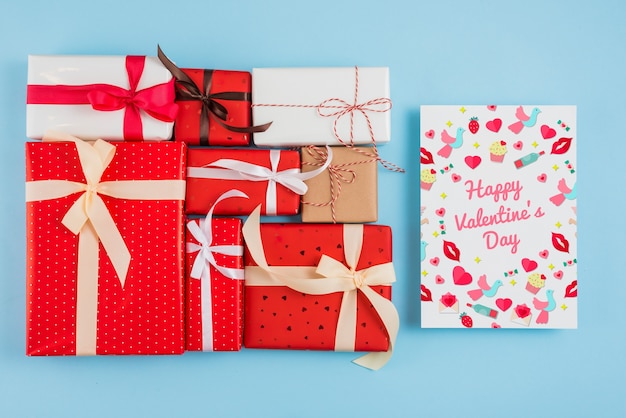 PSD mockup di carte di san valentino con regali