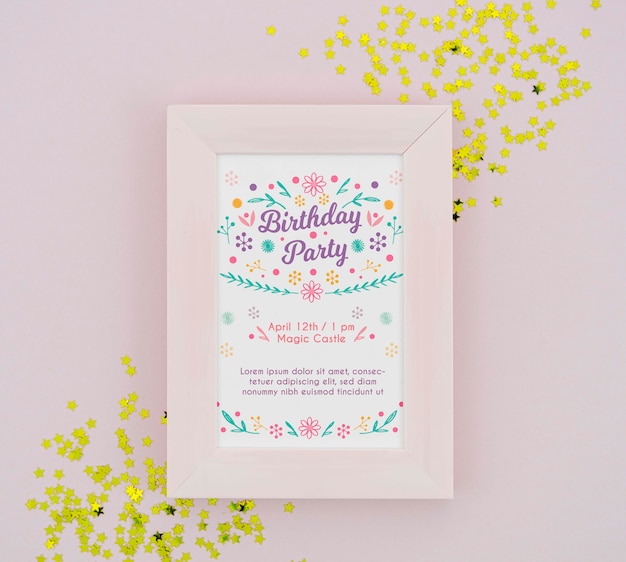 PSD verjaardagsfeest poster in frame met gouden confetti