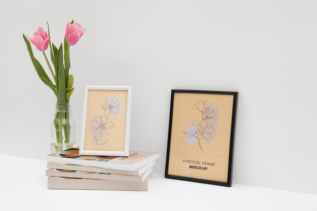 Verticaal framemodel met tulpenbloemen