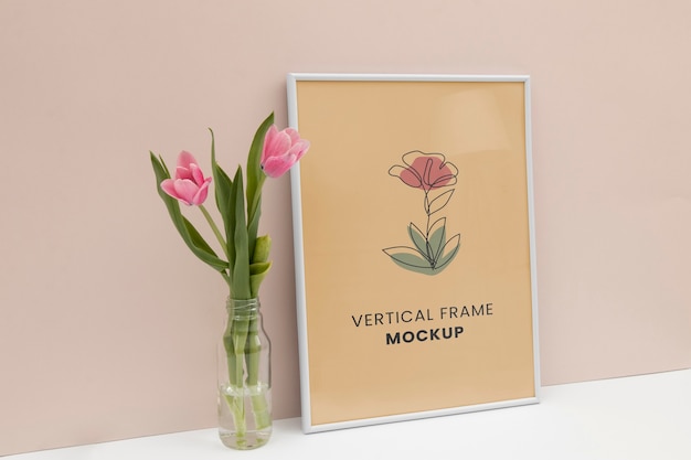 PSD mock-up cornice verticale con fiori di tulipano