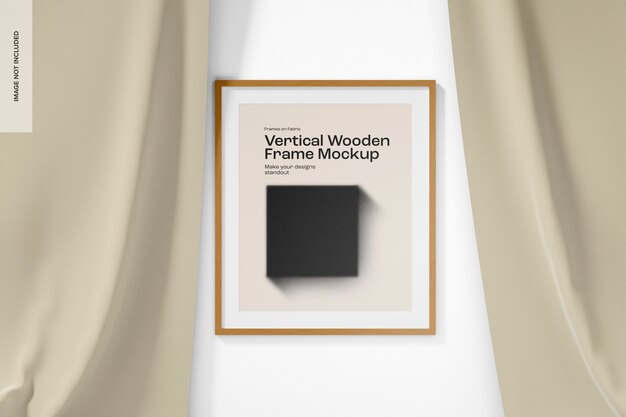 PSD mockup di cornice verticale in legno, vista frontale