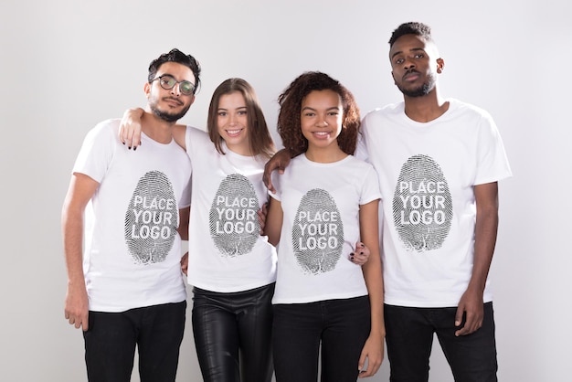 PSD vier personen t-shirt mockup