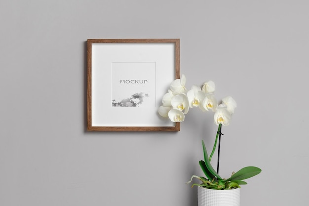 Vierkant fotolijstmodel met witte orchideebloemen