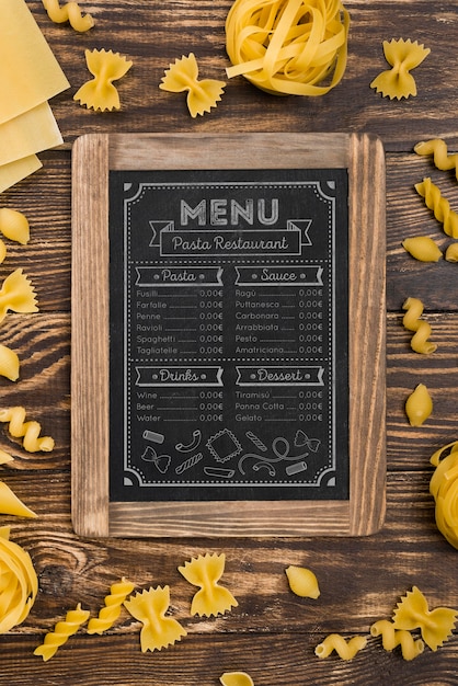 PSD sopra vista menu e assortimento di pasta