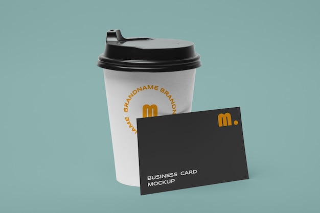 PSD Вид на кофейную чашку с профессиональным макетом визитной карточки