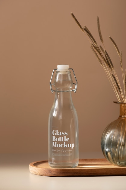 PSD Вид на пустую стеклянную бутылку с крышкой