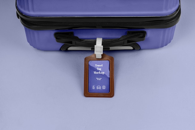 PSD Вид дорожного багажа с биркой