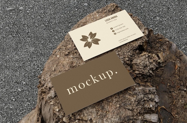 Visitekaartje mockup ontwerpsjabloon hout vorm achtergrond